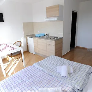 Deli Apartment